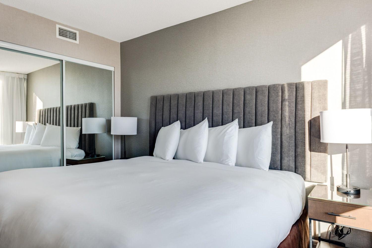 Carmana Hotel & Suites Ванкувер Экстерьер фото