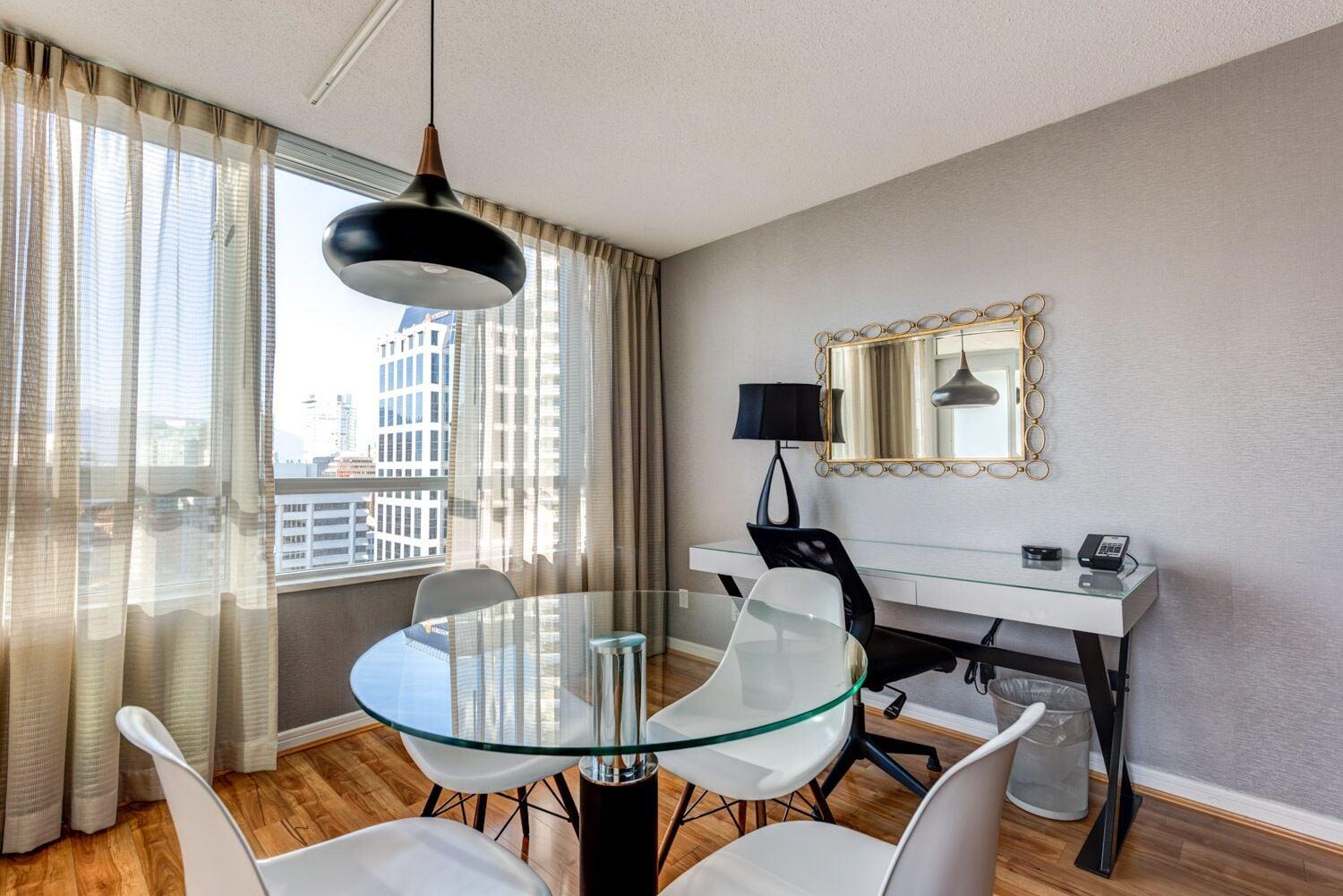 Carmana Hotel & Suites Ванкувер Экстерьер фото