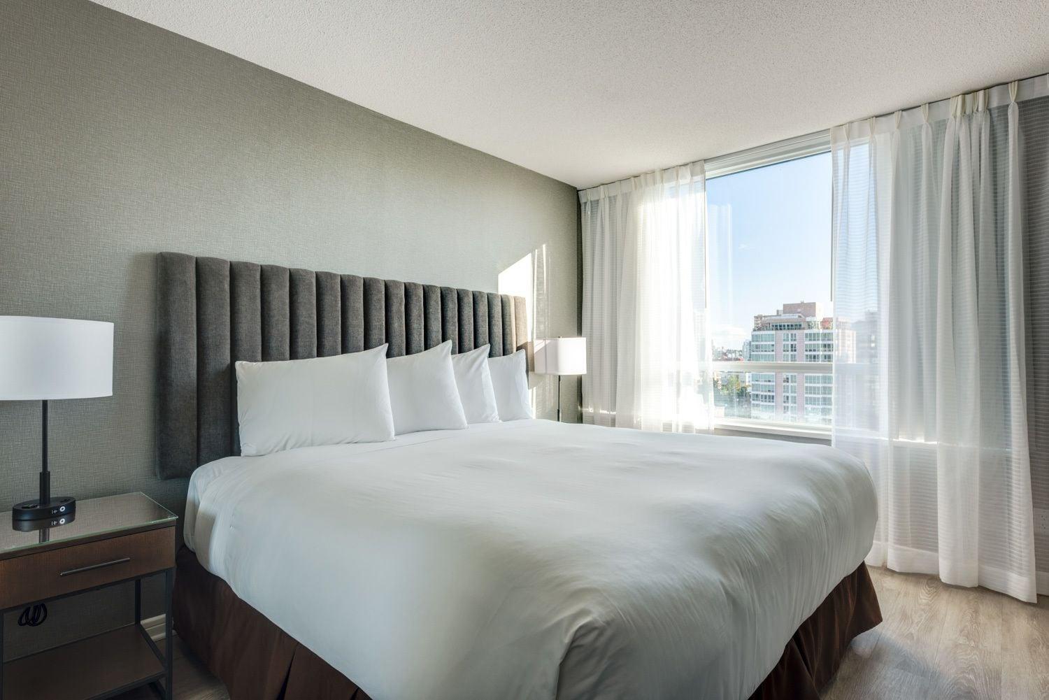 Carmana Hotel & Suites Ванкувер Экстерьер фото
